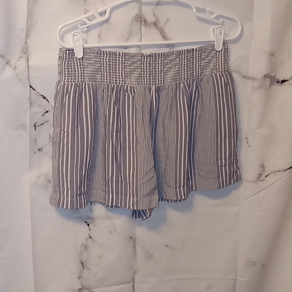 American Eagle Outfitters Pants - American Eagle high waisted shorts Med